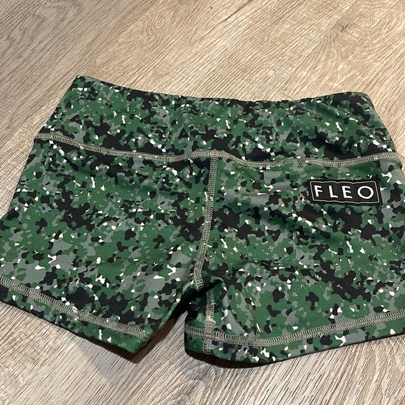 Camo FLEO shorts - Picture 2 of 3